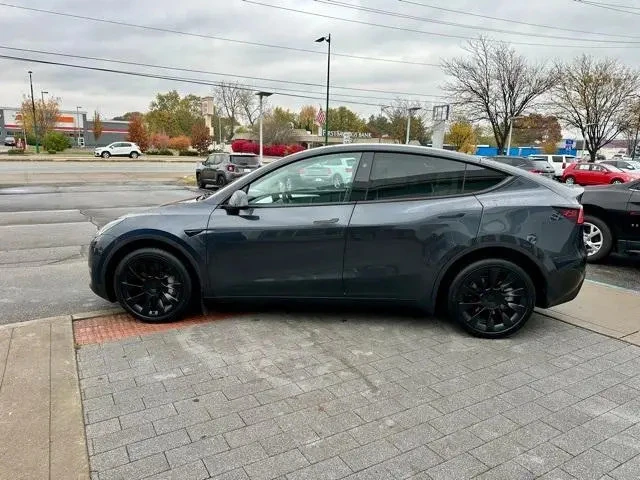 2024 Tesla Model Y - Image 3 of 21