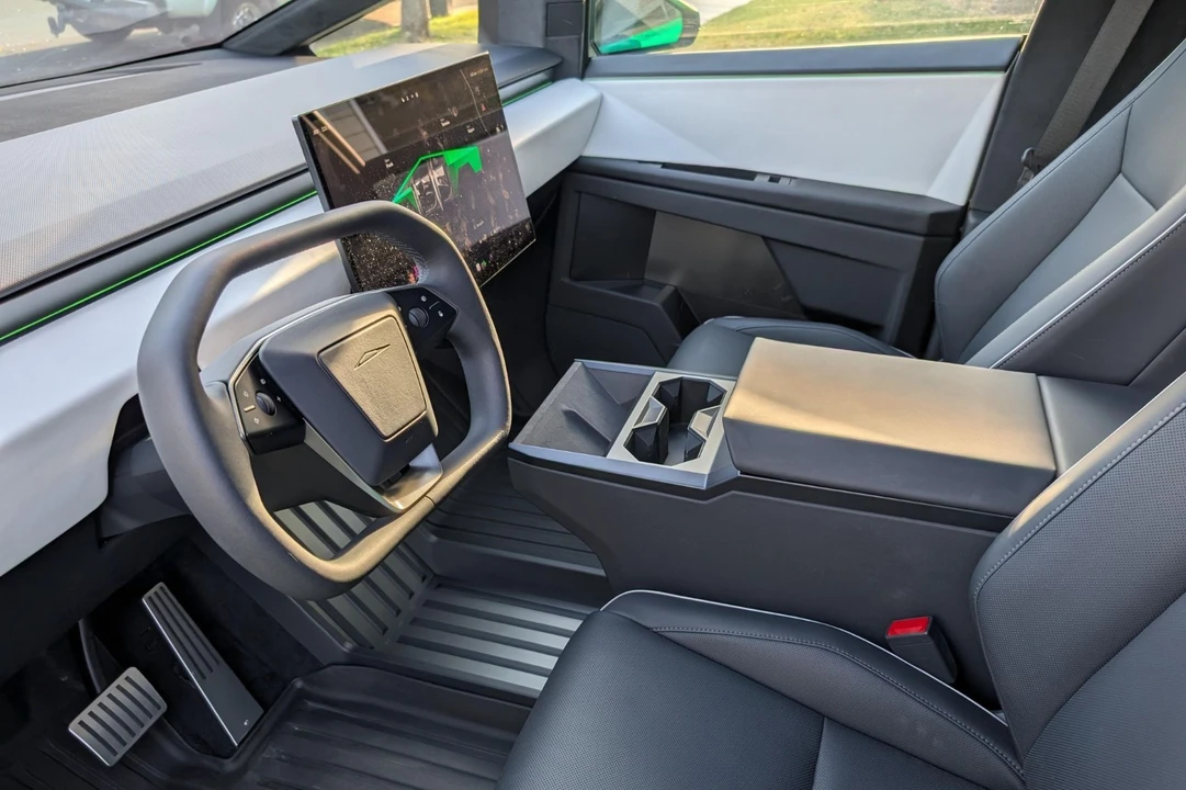 2024 Tesla - Image 2 of 15