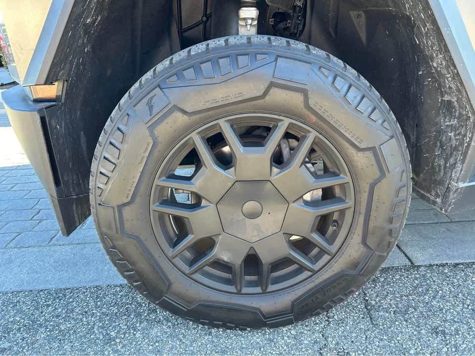 2024 Tesla Cybertruck - Image 2 of 8