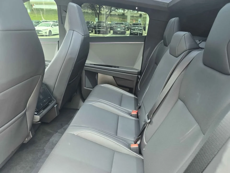 2024 Tesla Cybertruck - Image 14 of 21