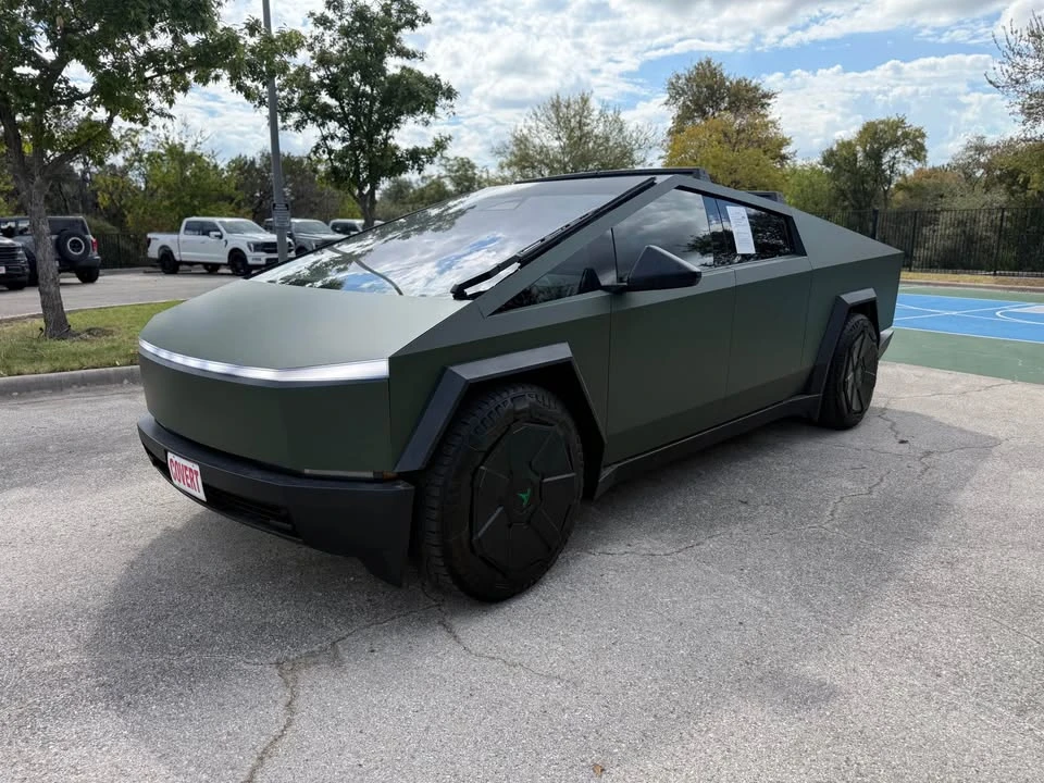 2024 Tesla Cybertruck - Image 2 of 13