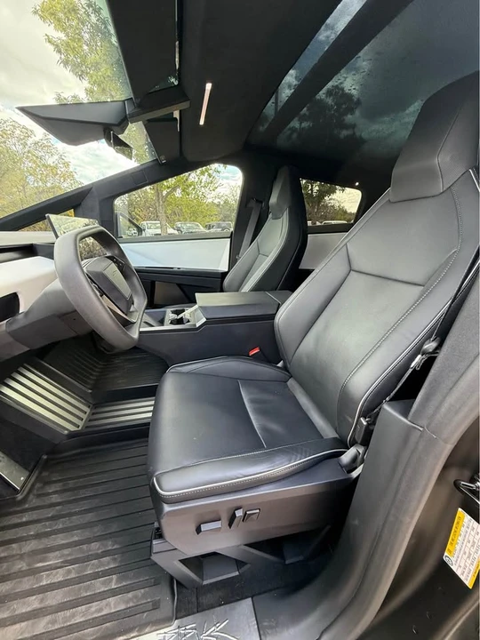 2024 Tesla Cybertruck - Image 7 of 13