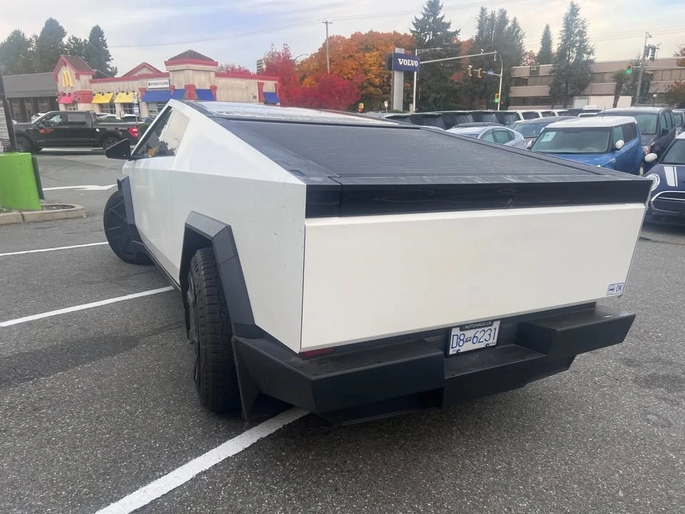 2024 Tesla Cybertruck - Image 6 of 7