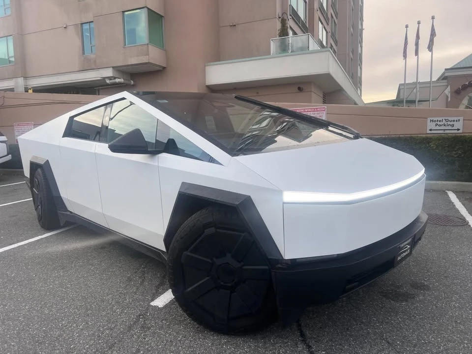 2024 Tesla Cybertruck - Image 2 of 7