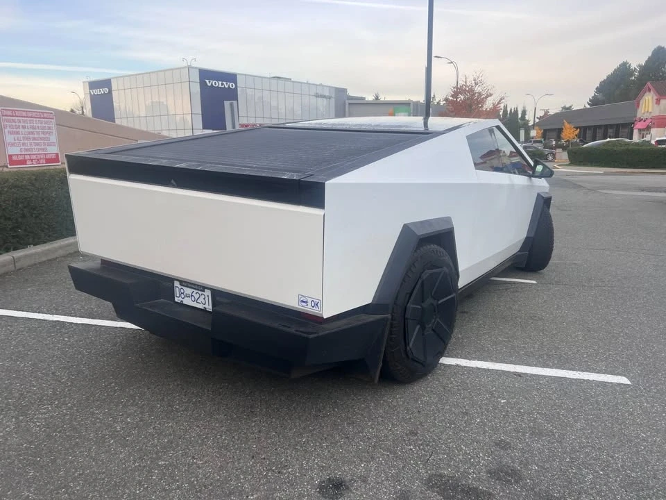 2024 Tesla Cybertruck - Image 7 of 7