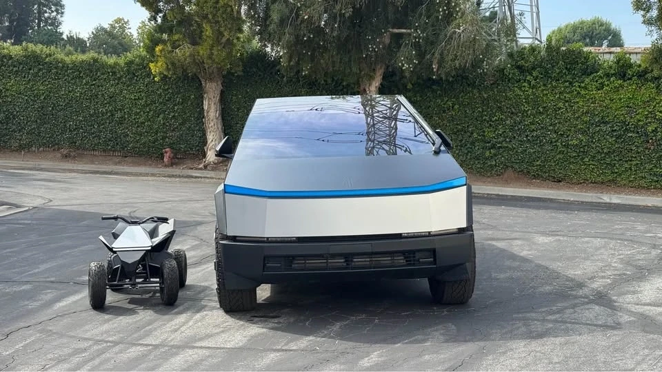 2024 Tesla Cybertruck - Image 2 of 8