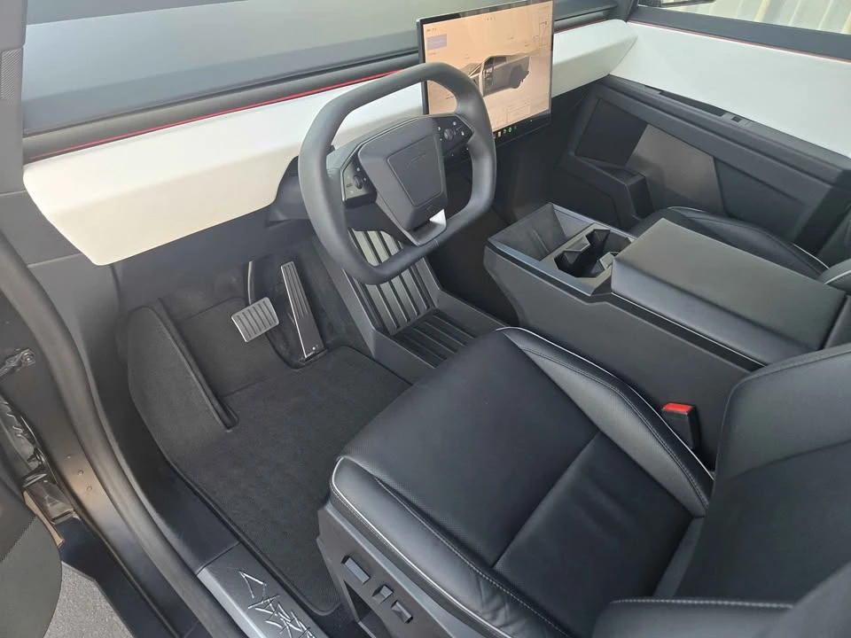 2024 Tesla Cybertruck - Image 10 of 18