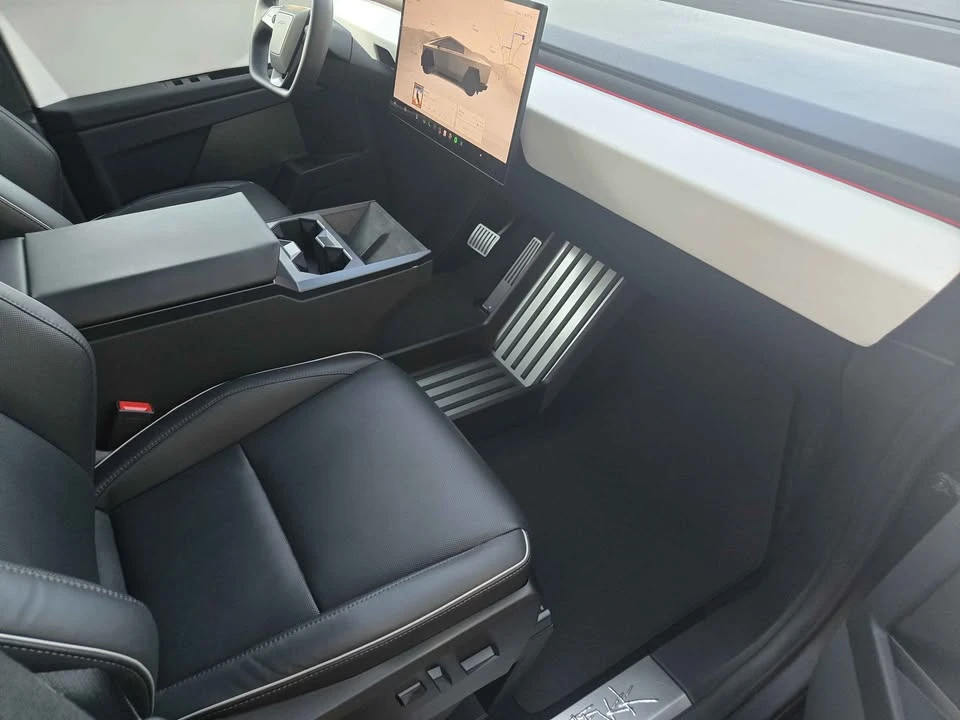 2024 Tesla Cybertruck - Image 16 of 18