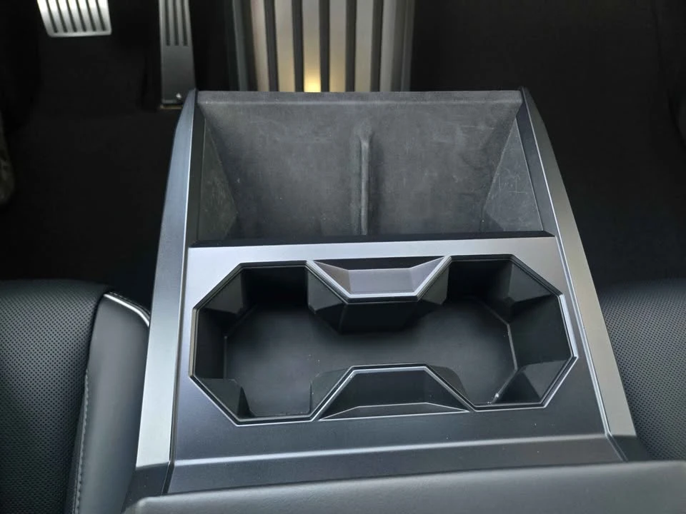 2024 Tesla Cybertruck - Image 17 of 18