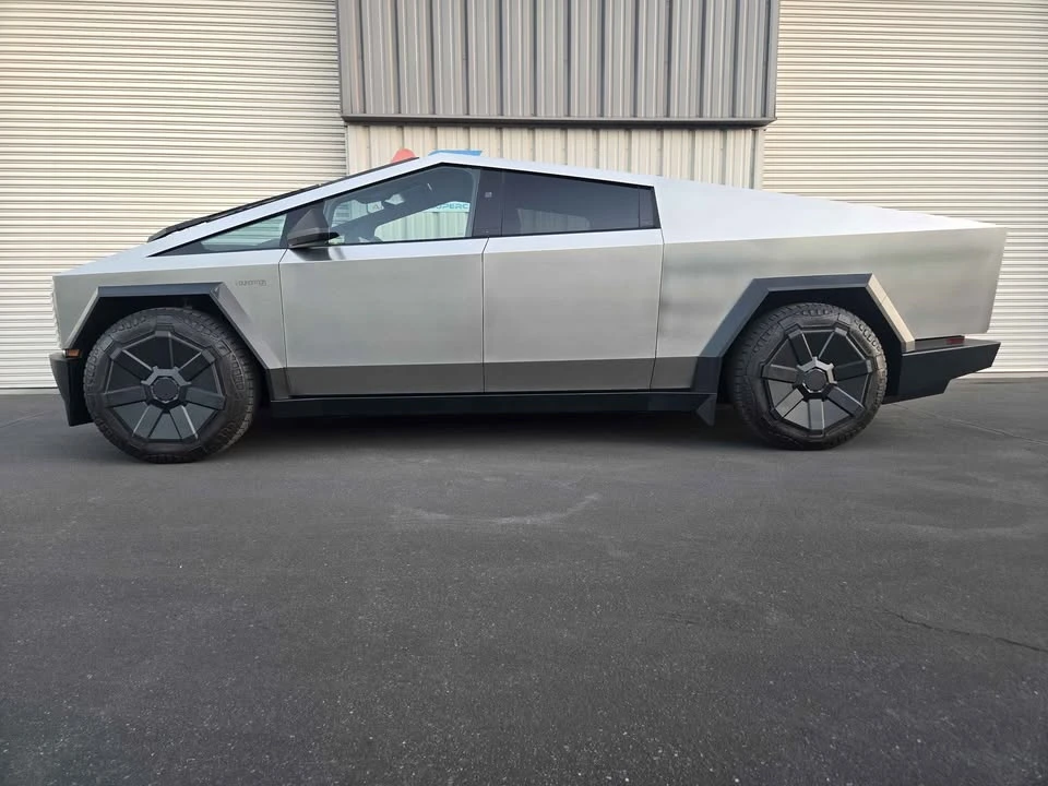 2024 Tesla Cybertruck - Image 2 of 18