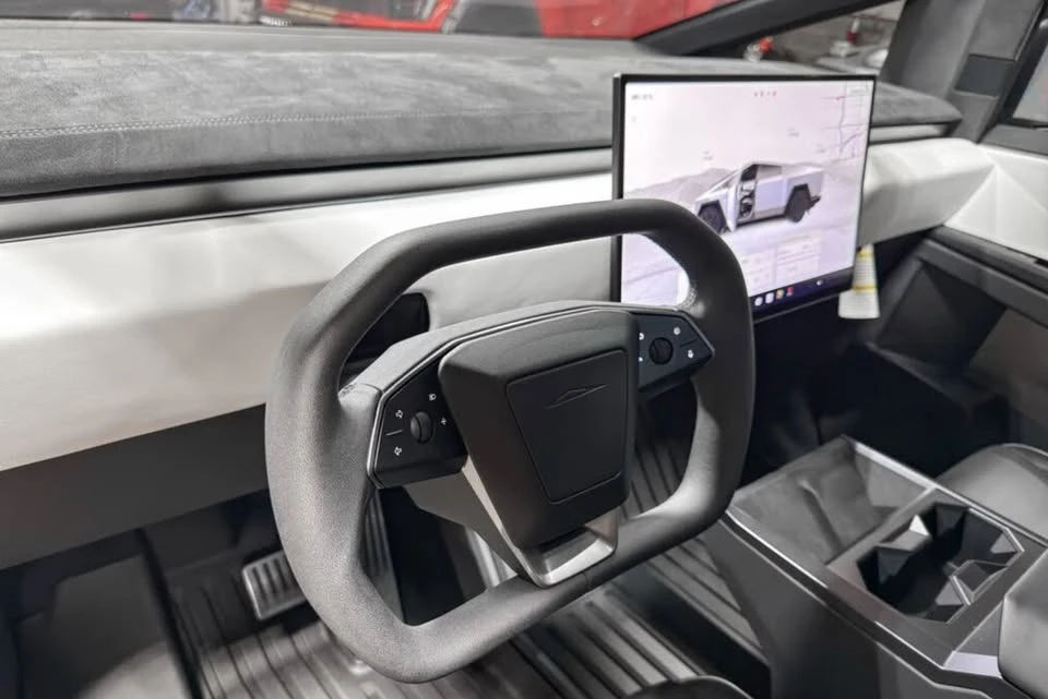 2024 Tesla Cybertruck - Image 10 of 15