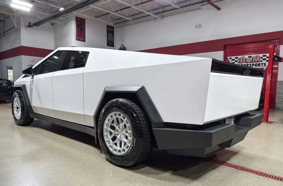 2024 Tesla Cybertruck - Image 3 of 15