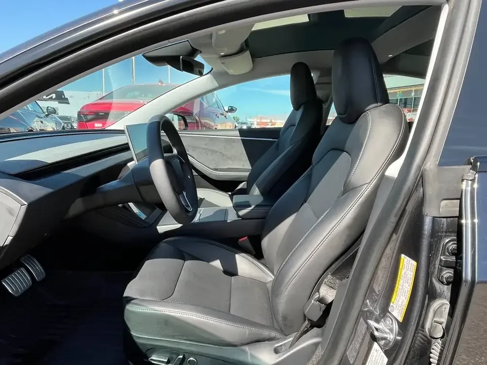 2024 Tesla Model 3 - Image 2 of 19