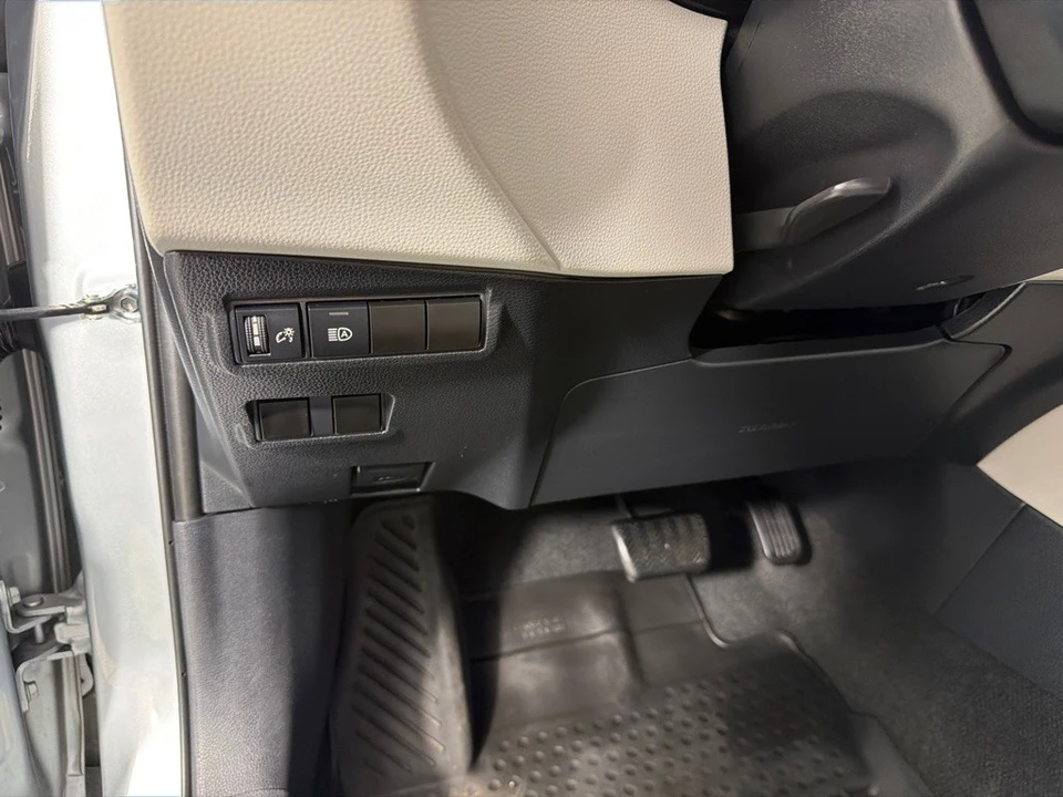 2024 Toyota Corolla Cross - Image 14 of 21