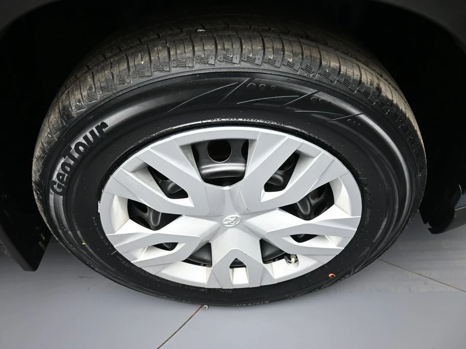 2024 Toyota Corolla Cross - Image 13 of 21