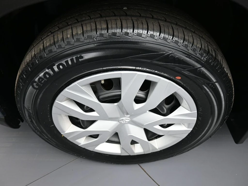2024 Toyota Corolla Cross - Image 14 of 21