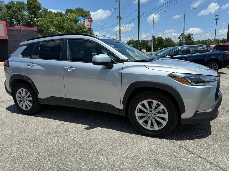2024 Toyota Corolla Cross - Image 16 of 21