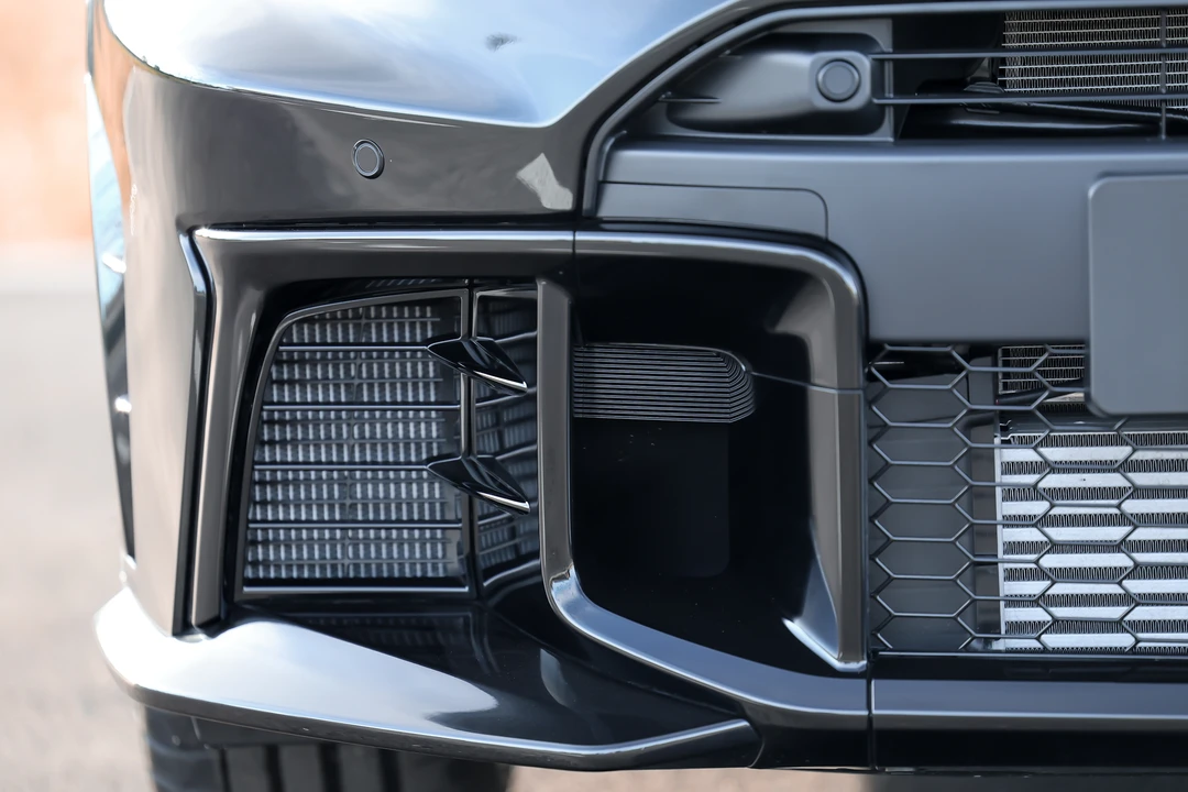 2025 Toyota Yaris - Image 24 of 31