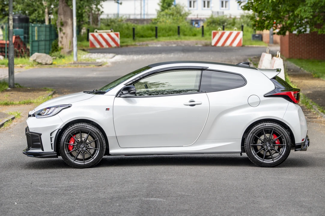 2025 Toyota Yaris - Image 12 of 31