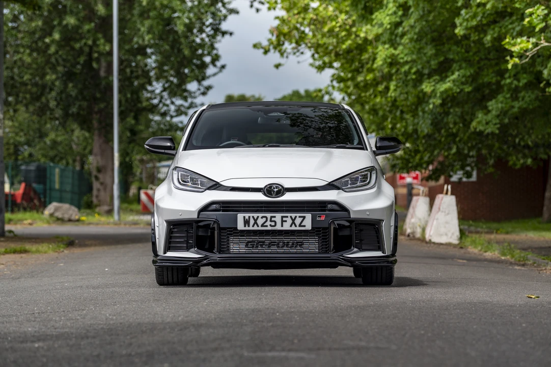 2025 Toyota Yaris - Image 2 of 31