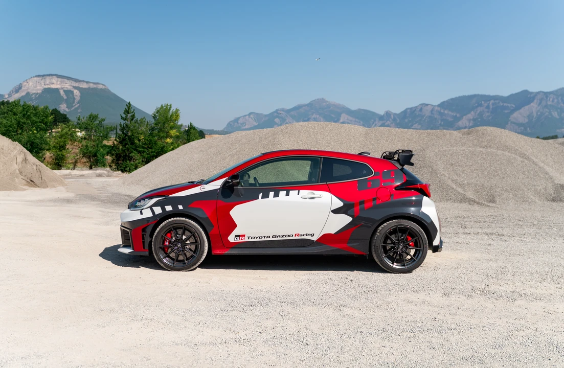 2024 Toyota Yaris - Image 8 of 31