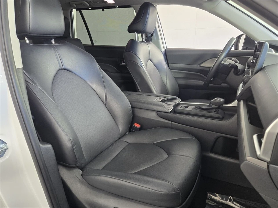 2024 Toyota Highlander - Image 17 of 21