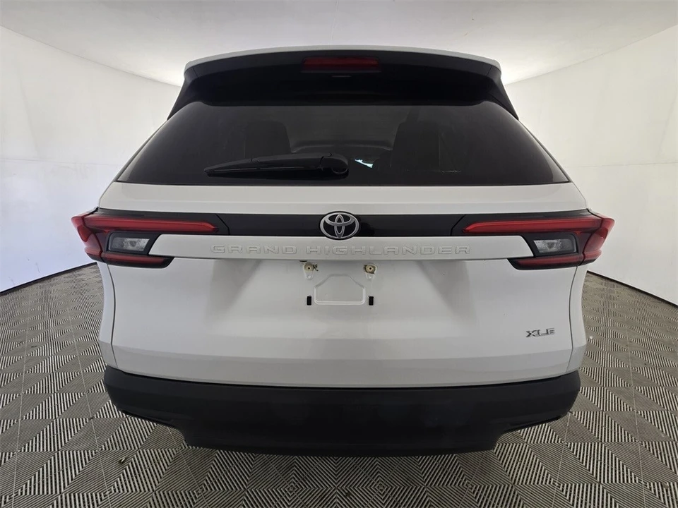 2024 Toyota Highlander - Image 11 of 12