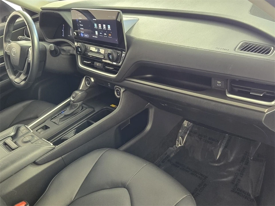 2024 Toyota Highlander - Image 16 of 21