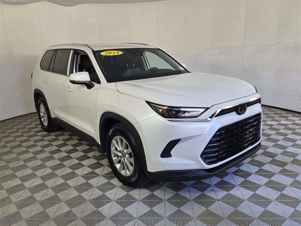 2024 Toyota Highlander - Image 2 of 12