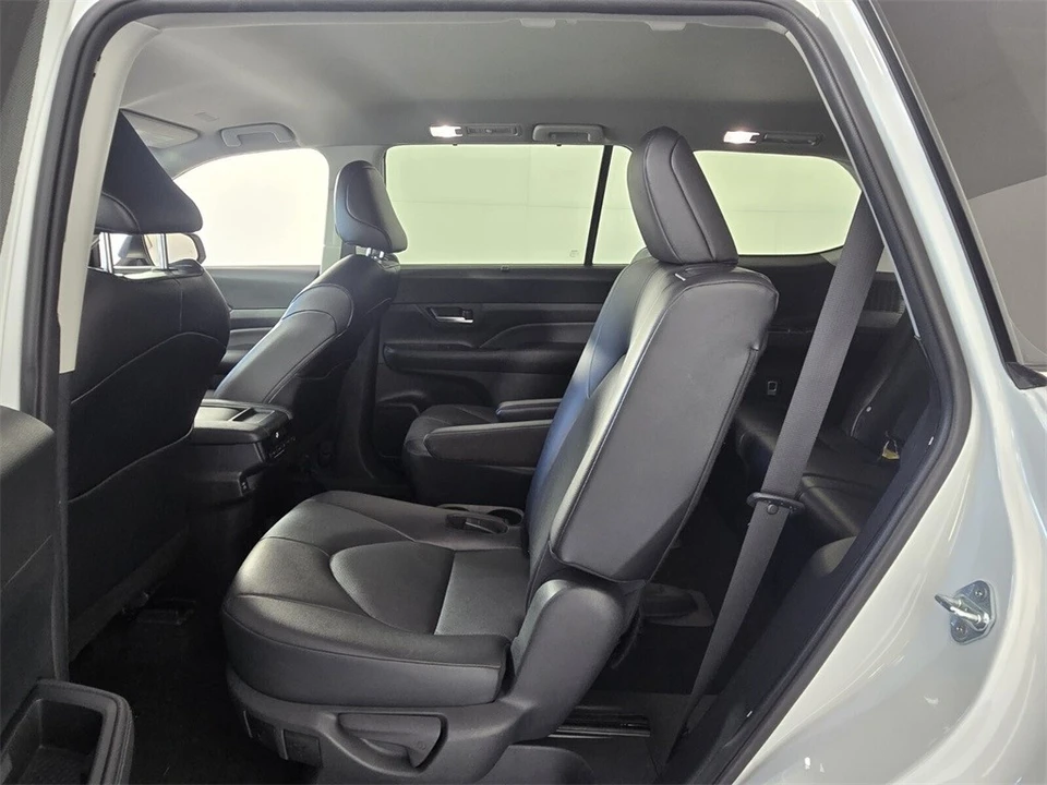 2024 Toyota Highlander - Image 8 of 21