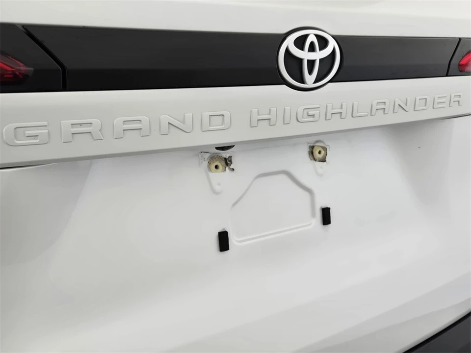 2024 Toyota Highlander - Image 13 of 21