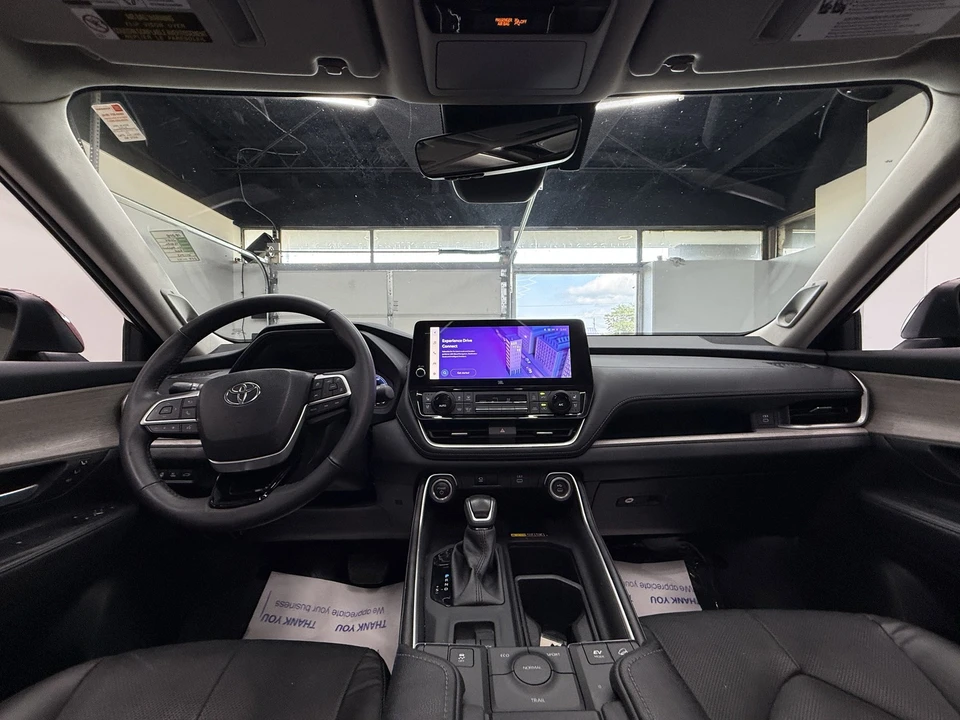2024 Toyota Highlander - Image 16 of 21