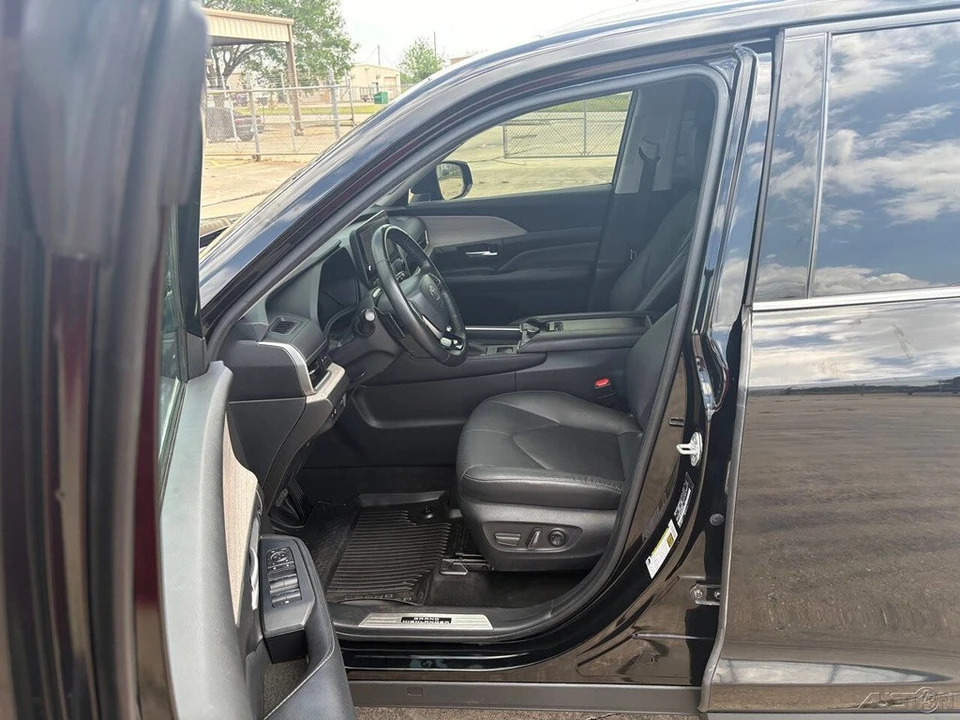 2024 Toyota Highlander - Image 14 of 24