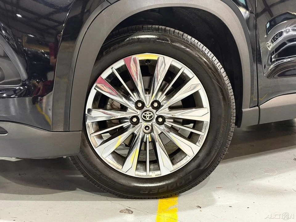 2024 Toyota Highlander - Image 2 of 24
