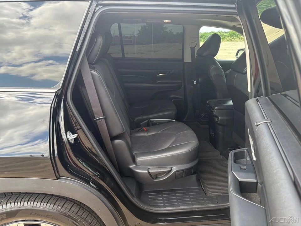 2024 Toyota Highlander - Image 17 of 24