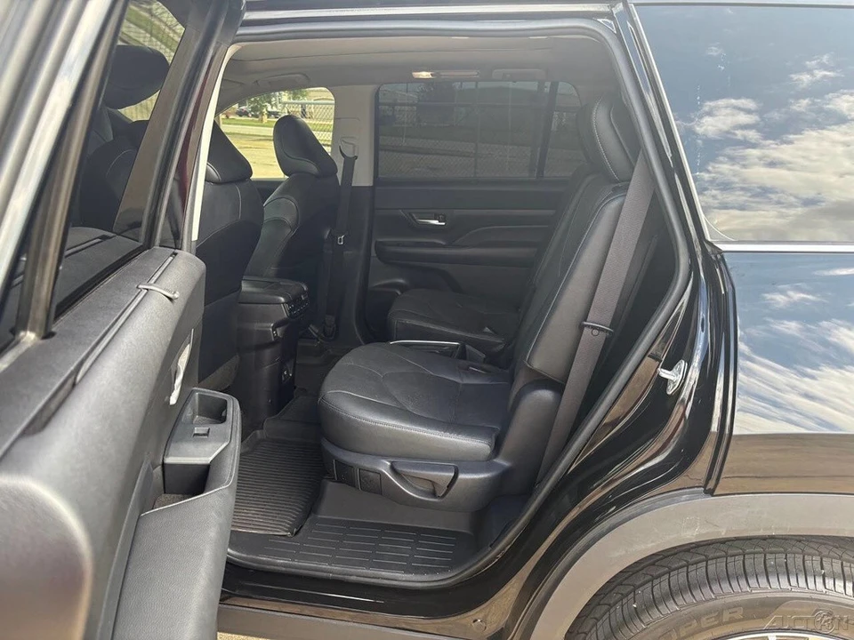 2024 Toyota Highlander - Image 16 of 24