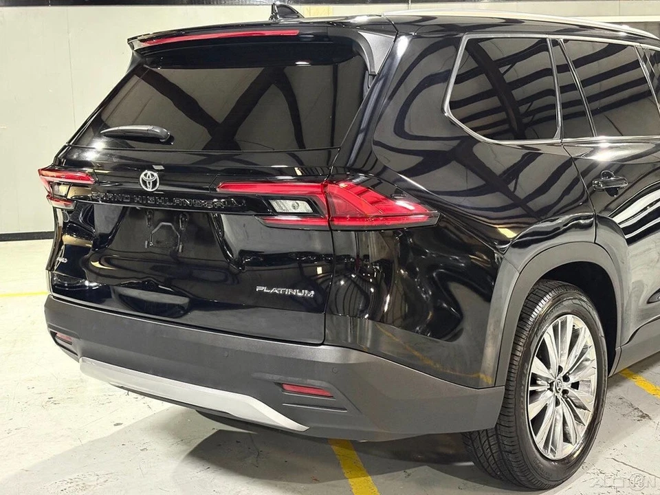 2024 Toyota Highlander - Image 8 of 24
