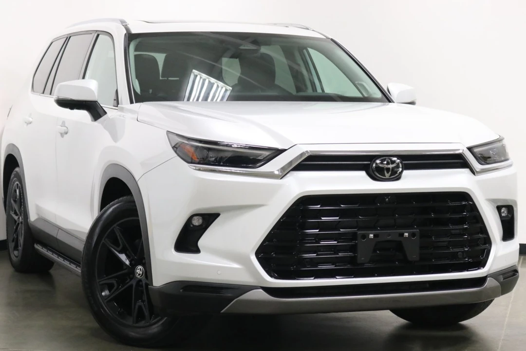 2024 Toyota Highlander - Image 2 of 12