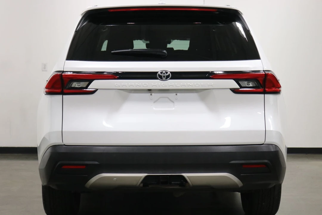 2024 Toyota Highlander - Image 9 of 12