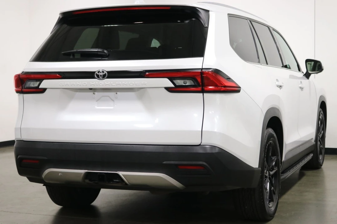 2024 Toyota Highlander - Image 11 of 12