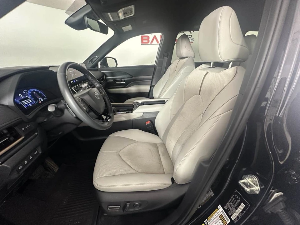 2024 Toyota Highlander - Image 17 of 21