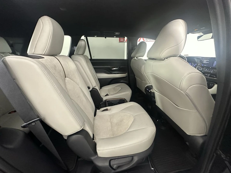 2024 Toyota Highlander - Image 27 of 31