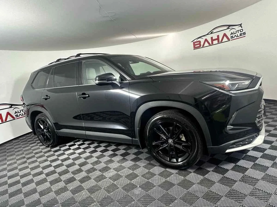 2024 Toyota Highlander - Image 12 of 21