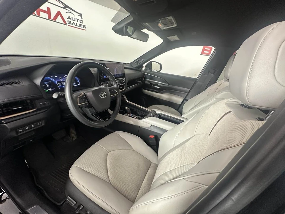 2024 Toyota Highlander - Image 18 of 31