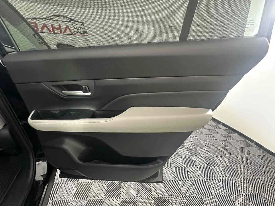 2024 Toyota Highlander - Image 25 of 31
