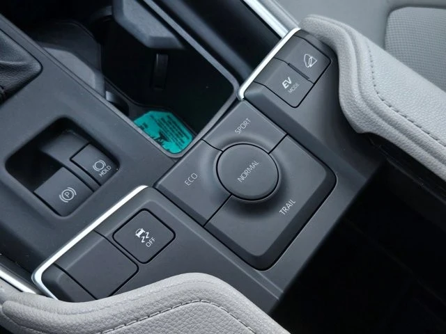 2024 Toyota Highlander - Image 18 of 21