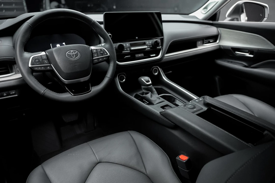 2024 Toyota Highlander - Image 2 of 21
