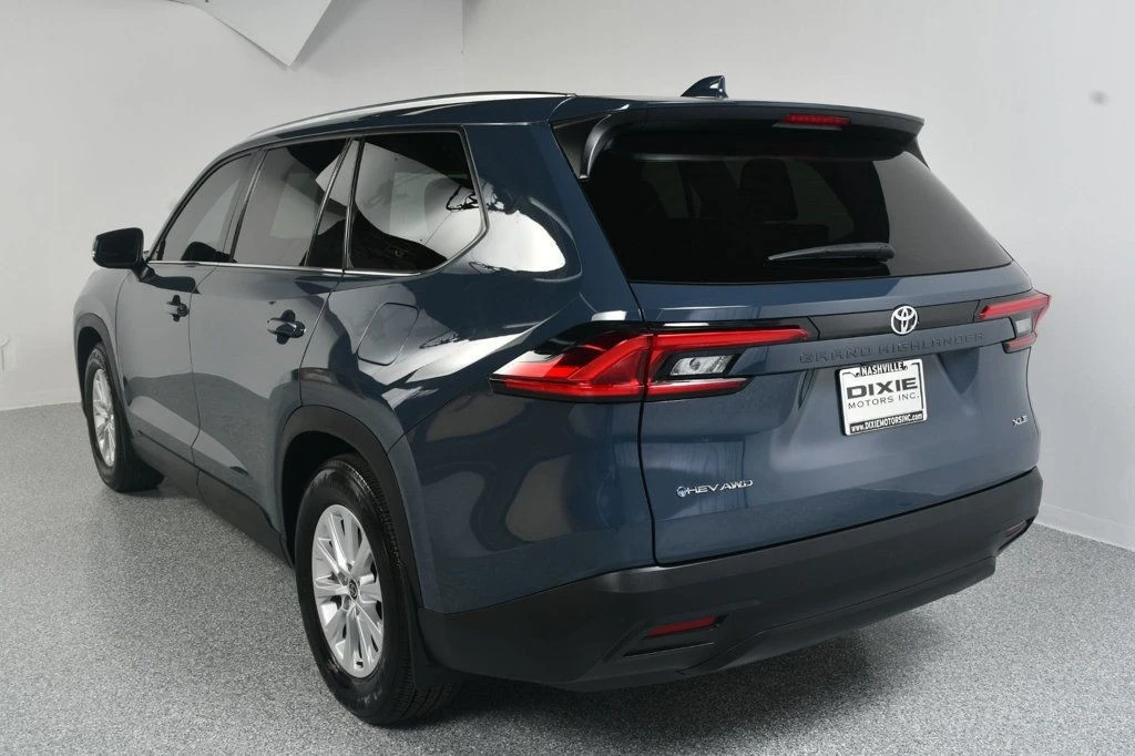 2024 Toyota Highlander - Image 8 of 12