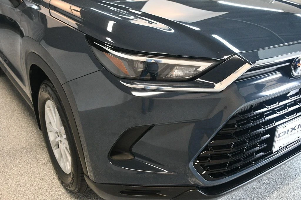 2024 Toyota Highlander - Image 10 of 12