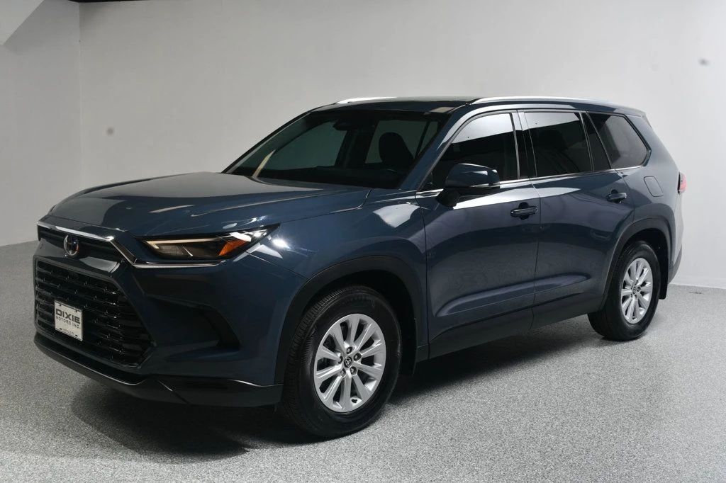 2024 Toyota Highlander - Image 2 of 12